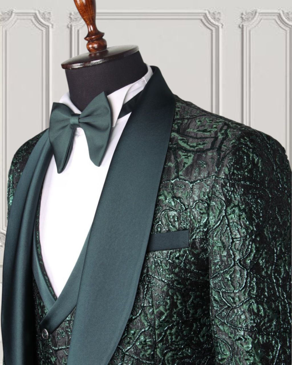 Emerald patterned tuxedo detail